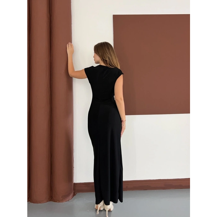 Aksesuarlı Büzgü Detaylı Elbise Siyah