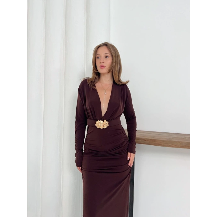 Aksesuar Detaylı Dekolte Sandy Elbise Kahverengi