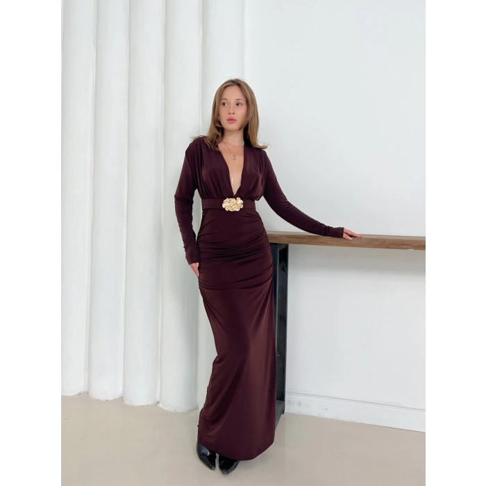 Aksesuar Detaylı Dekolte Sandy Elbise Kahverengi