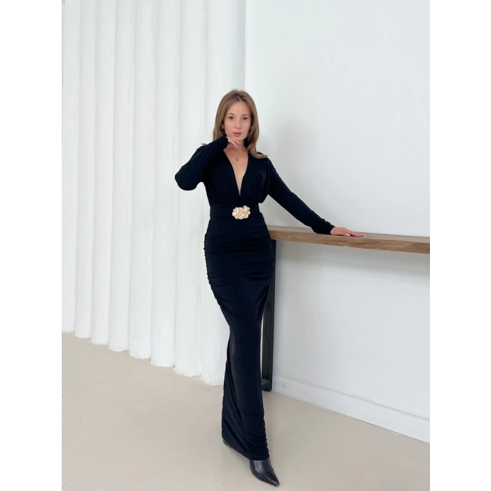 Aksesuar Detaylı Dekolte Sandy Elbise Siyah