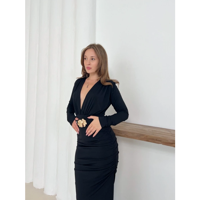 Aksesuar Detaylı Dekolte Sandy Elbise Siyah