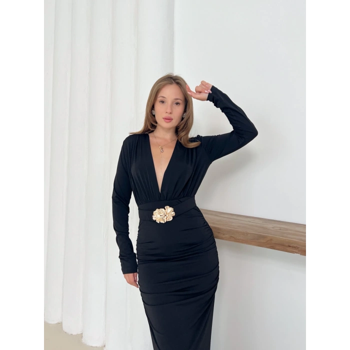 Aksesuar Detaylı Dekolte Sandy Elbise Siyah