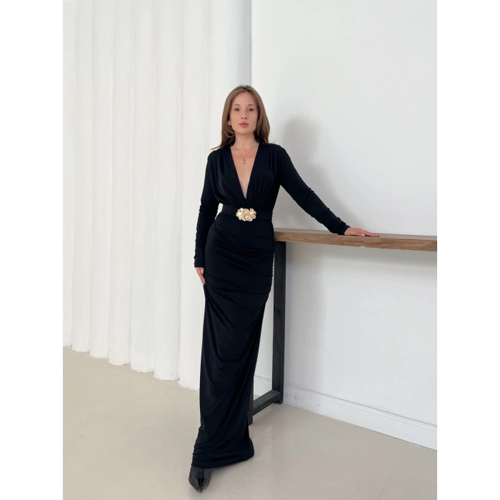 Aksesuar Detaylı Dekolte Sandy Elbise Siyah