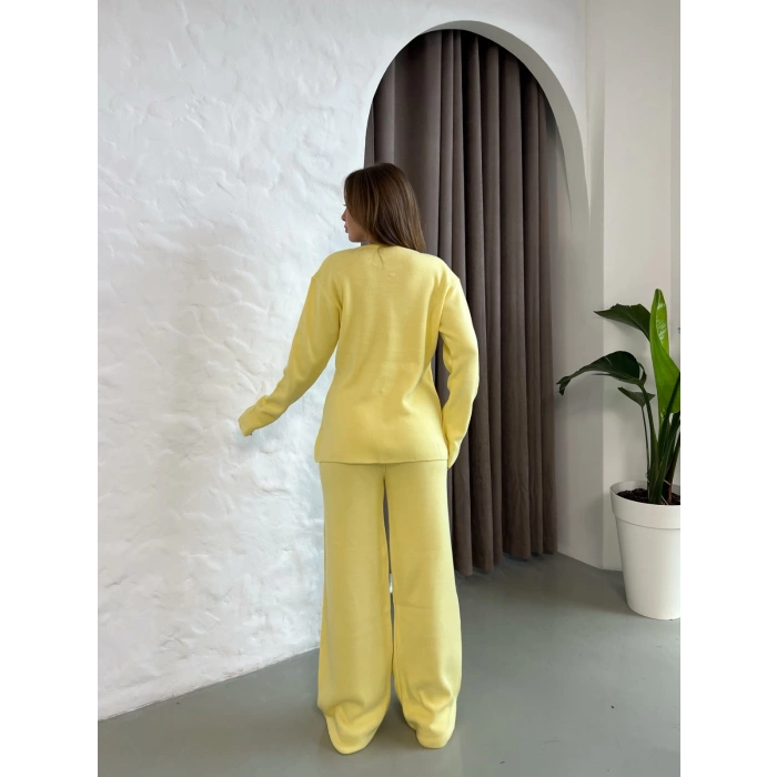 Aksesuar Detaylı Triko Takım Sarı