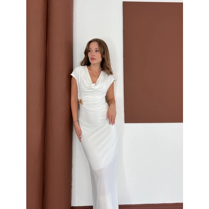 Aksesuarlı Büzgü Detaylı Elbise Beyaz