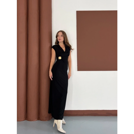 Aksesuarlı Büzgü Detaylı Elbise Siyah