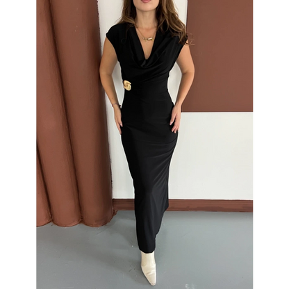 Aksesuarlı Büzgü Detaylı Elbise Siyah