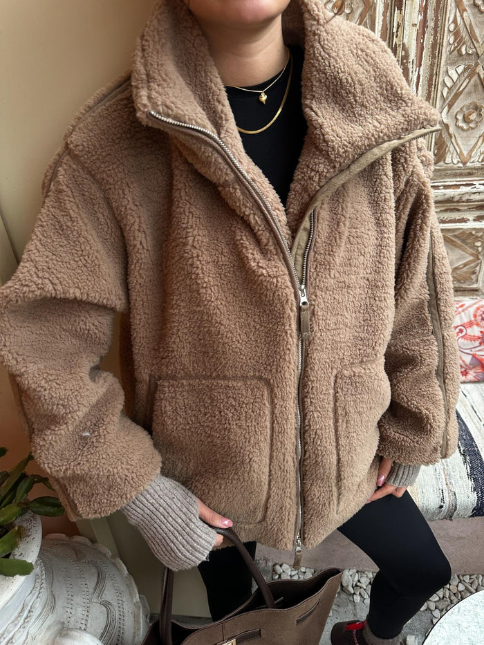 Dik Yaka Cepli Peluş Mont