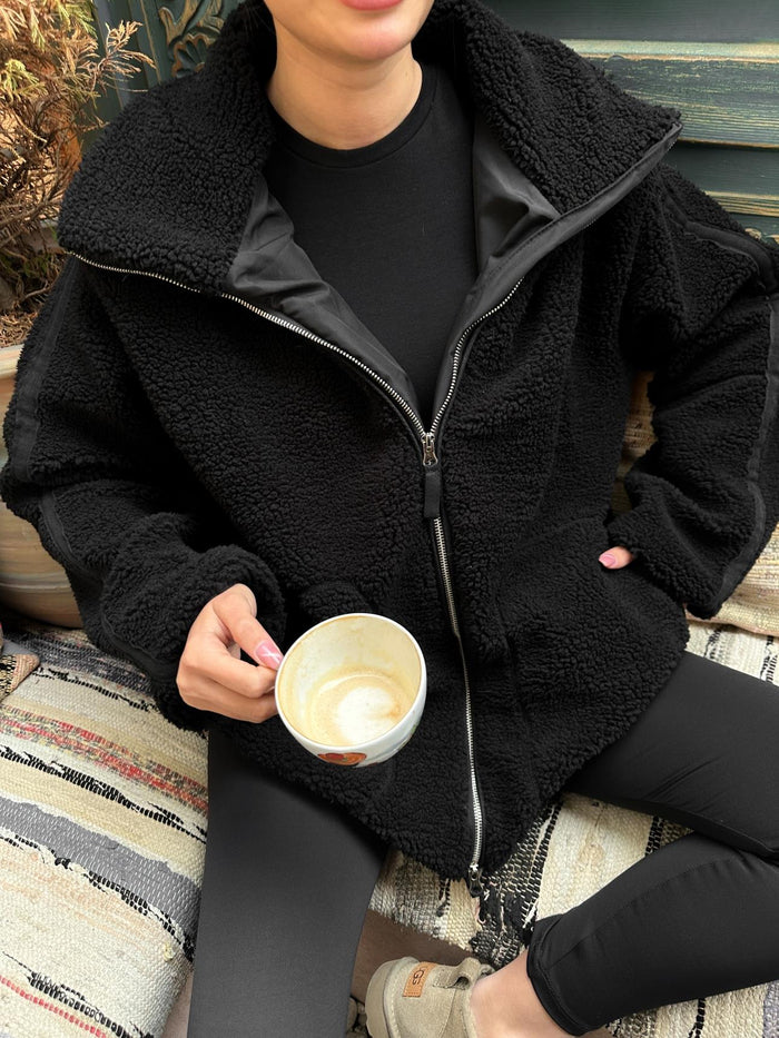 Dik Yaka Cepli Peluş Mont