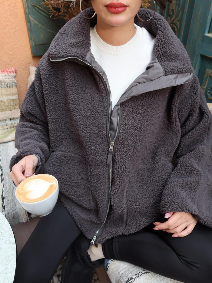 Dik Yaka Cepli Peluş Mont