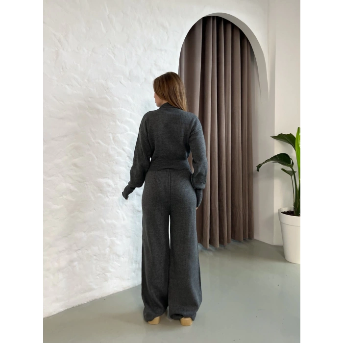 Dik Yaka Parmak Geçmeli Triko Koyu Gri