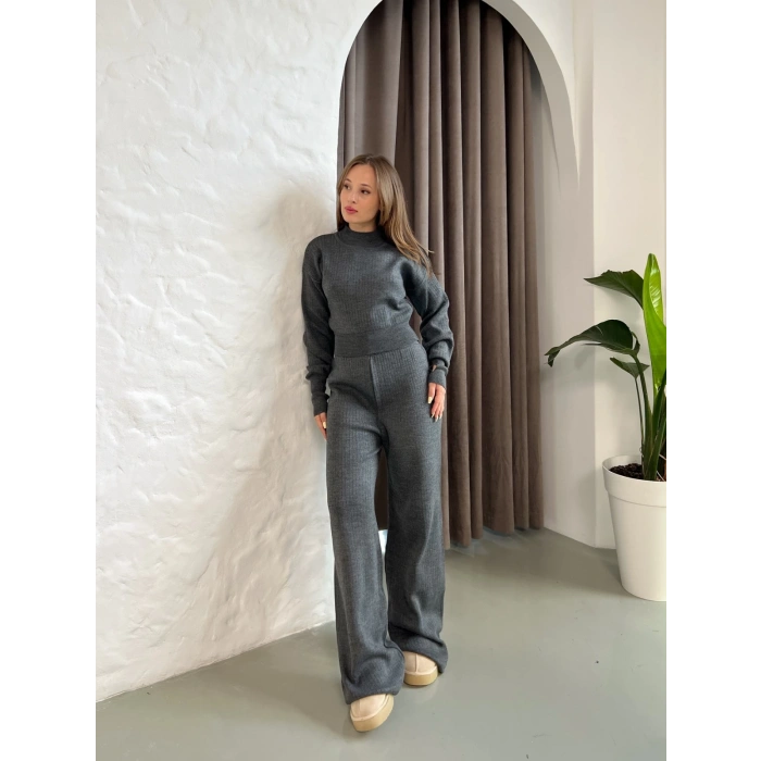 Dik Yaka Parmak Geçmeli Triko Koyu Gri