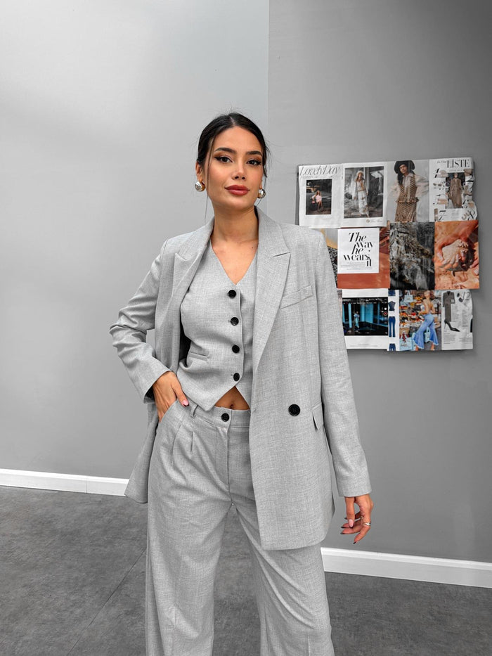 Gri Üçlü Yelekli Takım