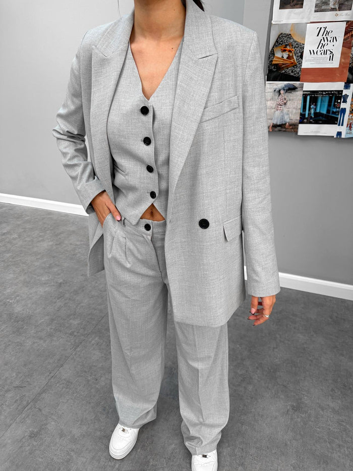 Gri Üçlü Yelekli Takım