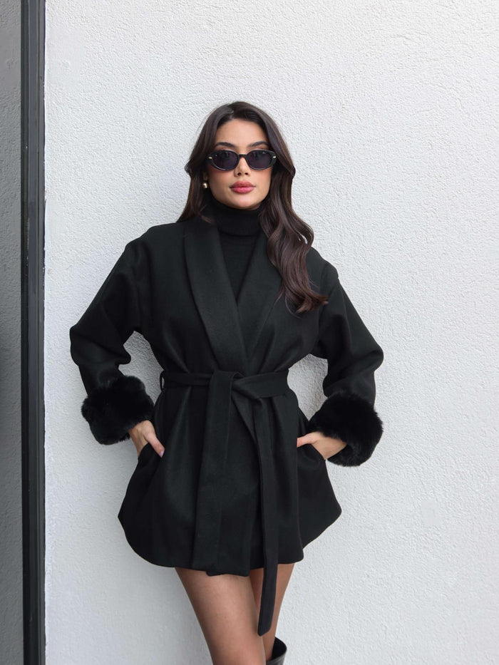 Kürk Manşetli Bağlamalı Kısa Kaban