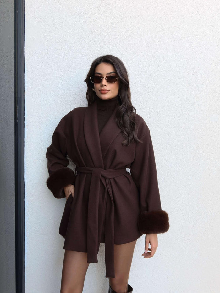 Kürk Manşetli Bağlamalı Kısa Kaban