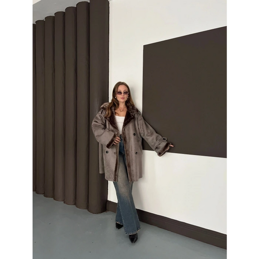 Peluş Detaylı Uzun Lamine Kaban Kahve