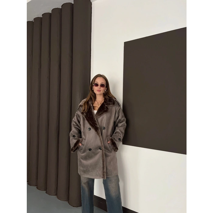 Peluş Detaylı Uzun Lamine Kaban Kahve