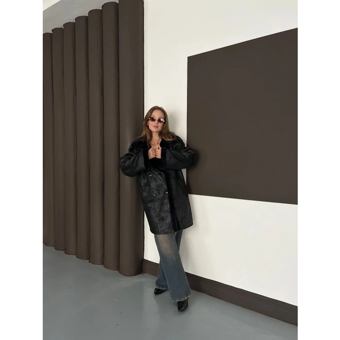 Peluş Detaylı Uzun Lamine Kaban Siyah