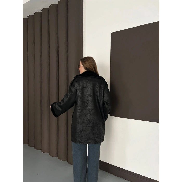 Peluş Detaylı Uzun Lamine Kaban Siyah