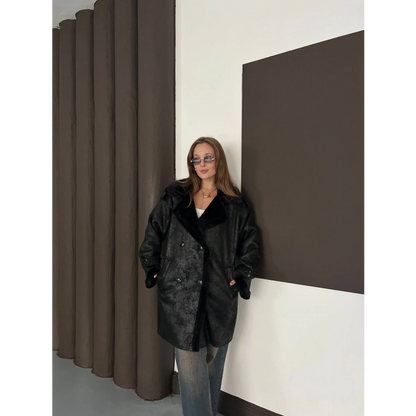 Peluş Detaylı Uzun Lamine Kaban Siyah