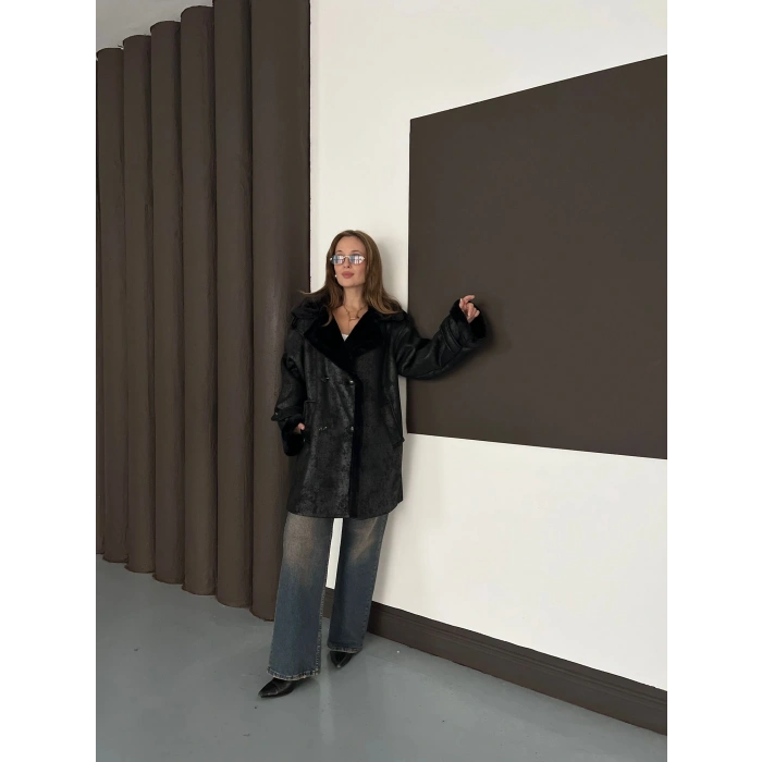 Peluş Detaylı Uzun Lamine Kaban Siyah