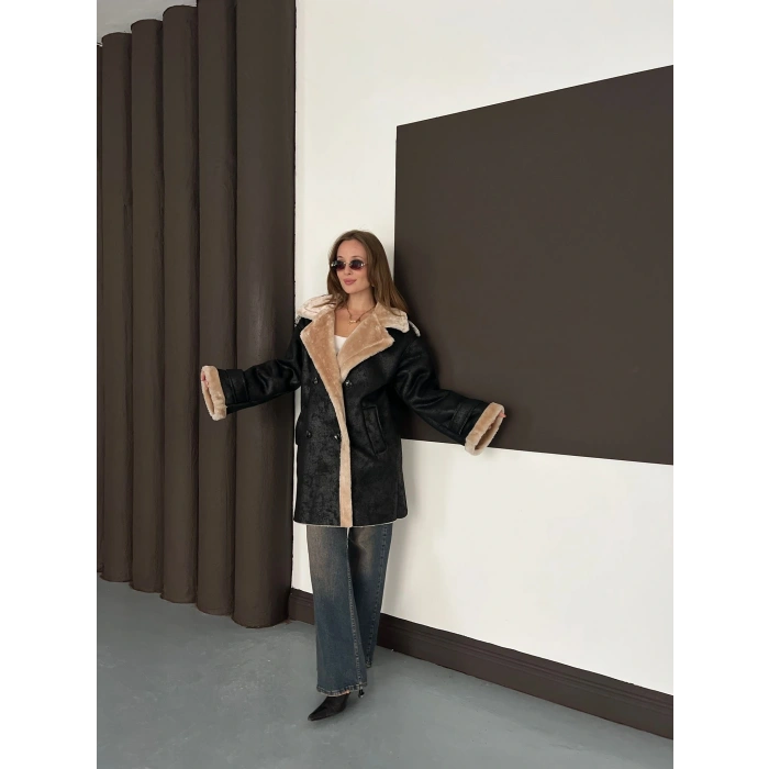 Peluş Detaylı Uzun Lamine Kaban Siyah Bej