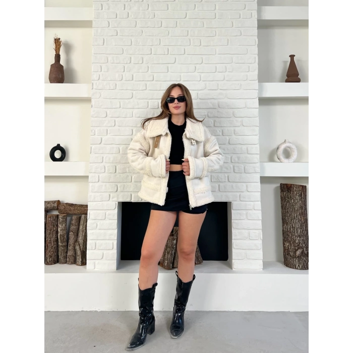 Yaka Kemer Detaylı Lamine Ceket Krem