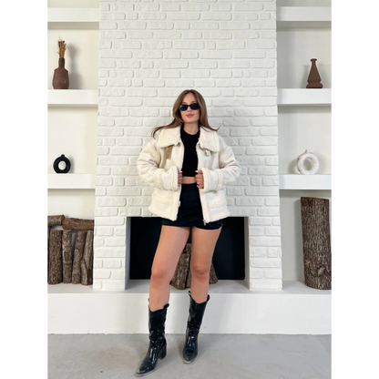 Yaka Kemer Detaylı Lamine Ceket Krem