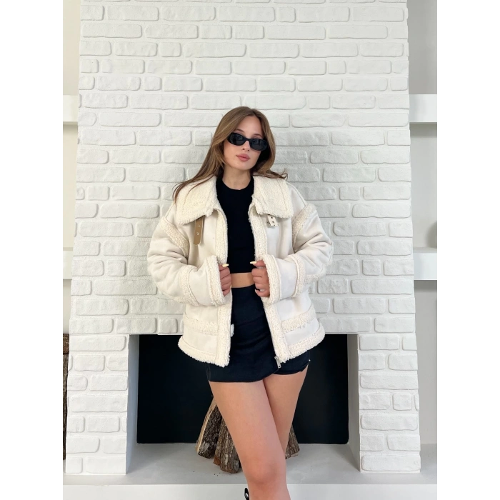 Yaka Kemer Detaylı Lamine Ceket Krem